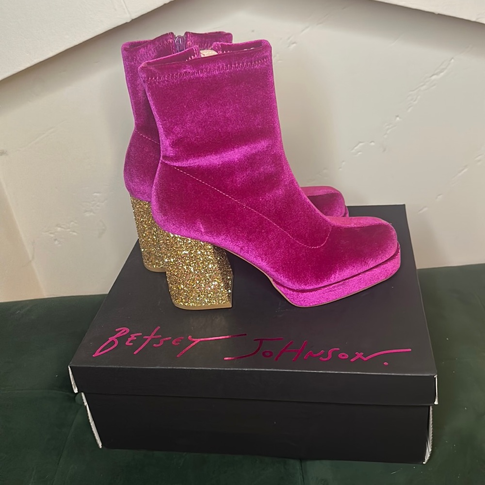 MAGENTA VELVET BOOTS WITH GOLD HEELS